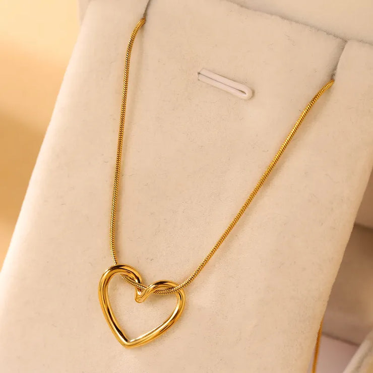 Heart Shape Hollow Out Pendant Necklace